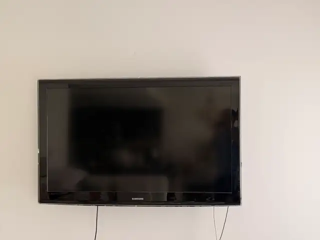 Samsung TV - Full HD LCD television in TVs in Ottawa - Image 2