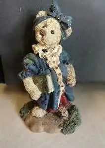 4 FIGURINES EN PORCELAINE, GARCON+FILLES: $10.00 CHACUNE, View more