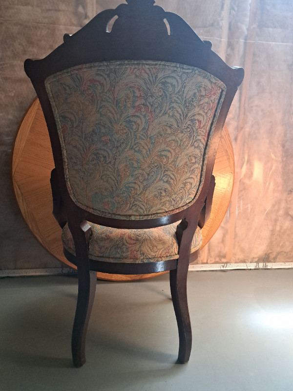 Antique Georgian Accent Livingroom Chair in Chairs & Recliners in Saskatoon - Image 2