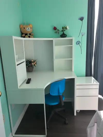 This IKEA corner desk with hutch and matching mobile drawer unit is a fantastic, space-saving soluti...
