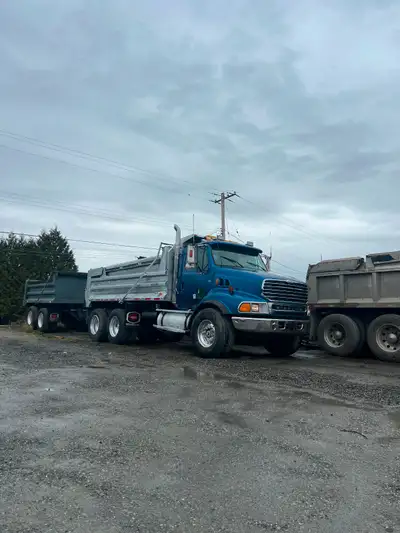 Dump truck for sale, fully rebuilt cat motor. C15 single turbo .475-550 HP With only 60,000 KMs Apro...