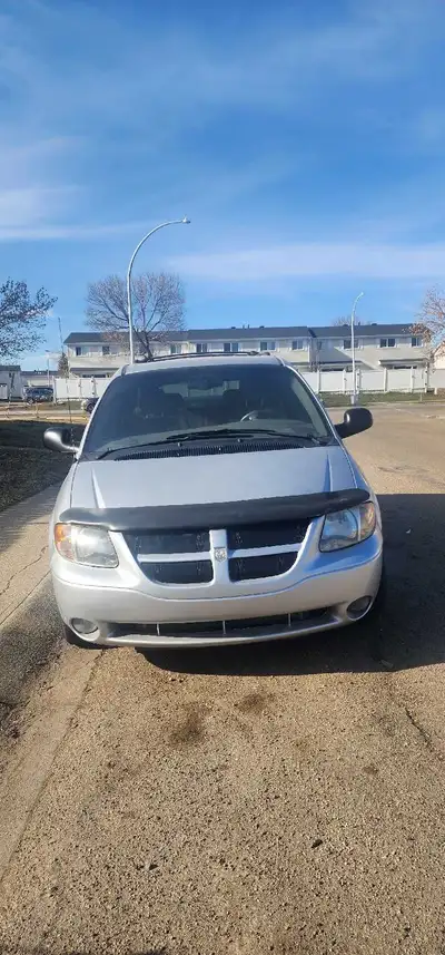 Silver Dodge Grand Caravan all wheel drive ,4×4 173,830 km. Seats seven people comfortably. This min...