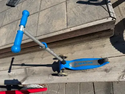 Glover three wheel scooter Wheels light up In good condition for $10 takes it