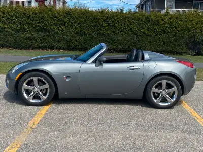 Pontiac Solstice 2006 114 500 km manuelle 5 vitesses air climatisé cuir radio cd qualité subwoofer B...