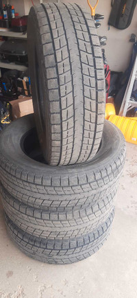 GMC Sierra 265/65R18 Dunlop Winter Maxx SJ8