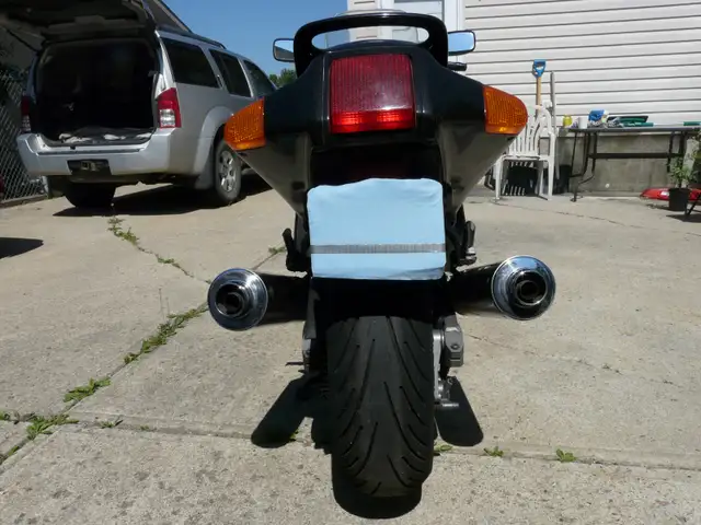 1990 Kawasaki ZX-11 Ninja in Sport Bikes in Edmonton - Image 11