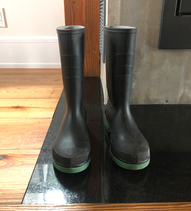 Bottes de pluie pour homme grandeur 9 dans Chaussures pour hommes  à Shawinigan