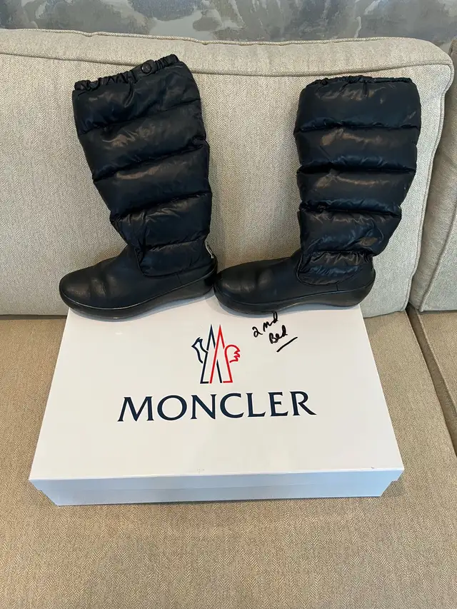 Woman’s black winter boots Moncler in Women's - Shoes in Oakville / Halton Region - Image 5