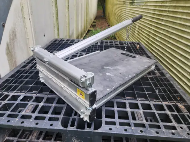 MantisTol 13'' Laminate Flooring & Siding Cutter Floor Install in Floors & Walls in Windsor Region - Image 3