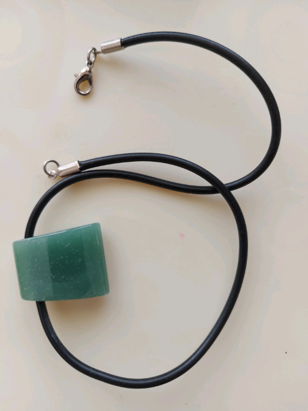 Authentic JADE necklace - like new in Jewellery & Watches in City of Toronto - Image 2