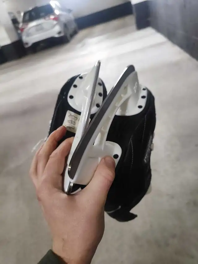 Pre-Season Sale - Kids toddler hockey skates "Bauer Nexus" NE in Hockey in City of Toronto - Image 10