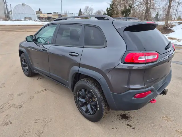 2016 Jeep Cherokee Trailhawk   115 KM523046132164874245
