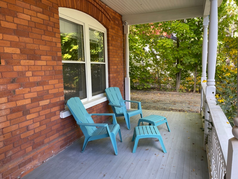 2 BEDROOM 2 BATH GROUND LEVEL BRIGHT AND APARTMENT Long Term