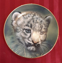Like New  Vintage 8" Snow Leopard Decorative Plate
