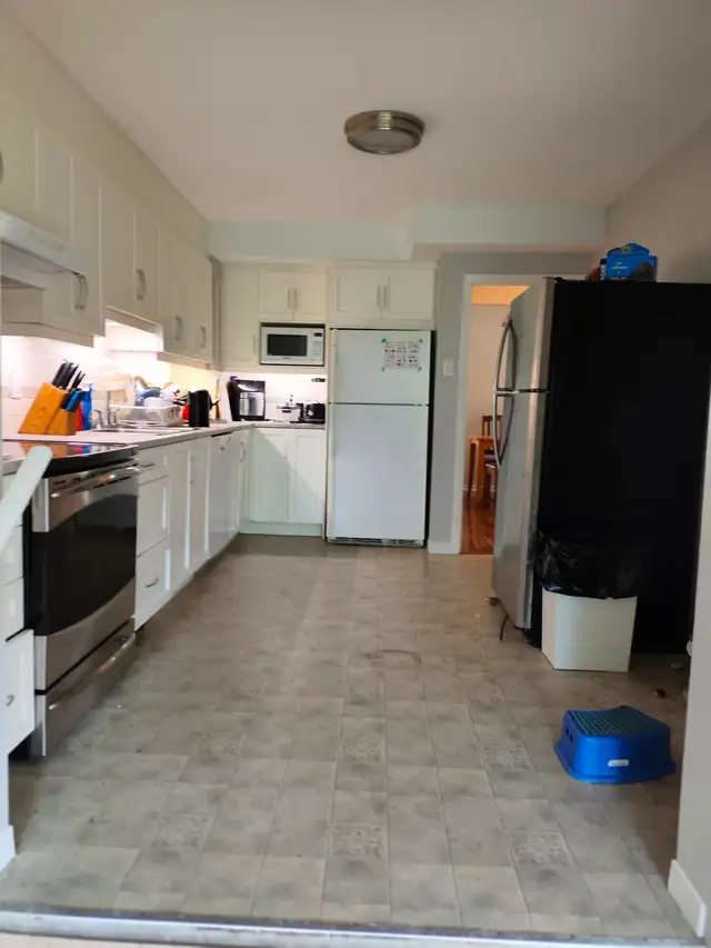 Large bedroom with private bathroom, Oct 15, $850 incl utilities63782628779651124