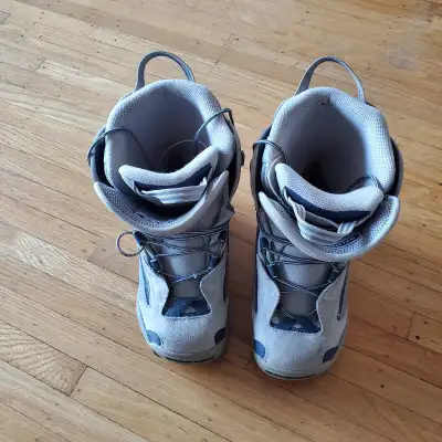 Saloman SILK snowboard boots. Womens size 6.  23.5 cm 35 dollars, View more