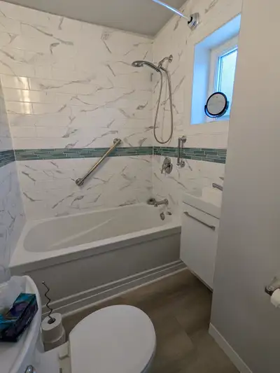 All Inclusive Beautiful Bachelor Apartment – Hintonburg