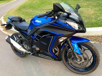 Selling my motorcycle: Kawasaki Ninja 300 Special Edition 2015 year Blue Height 30.9" Mileage: 22,76...