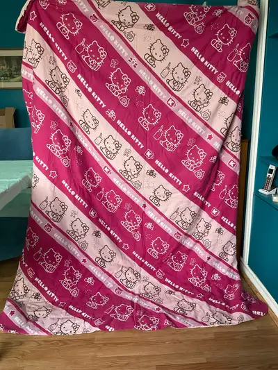 Licensed Hello Kitty single bed reversible comforter in good condition. Check out my other ads