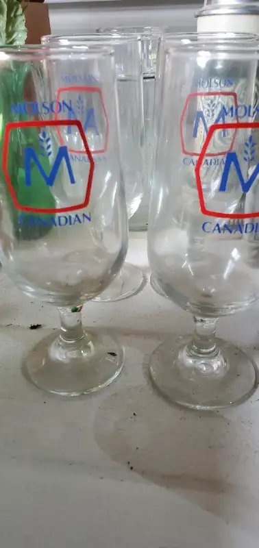 Do you have a Molson lover in your family? These glasses are in like new condition, no chips. Set of...