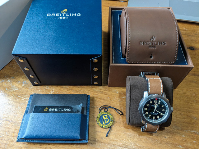 BREITLING Aviator 8 B20 Green 46mm watch MINT UNWORN Full Kit dans Bijoux et montres  à Longueuil/Rive Sud