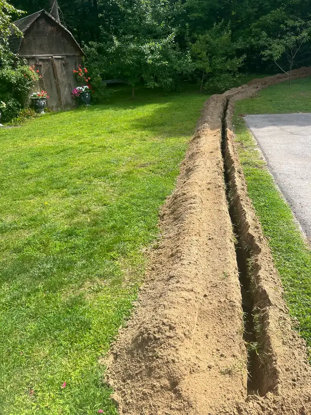Trench digging/Excavating in Excavation, Demolition & Waterproofing in Oakville / Halton Region - Image 8