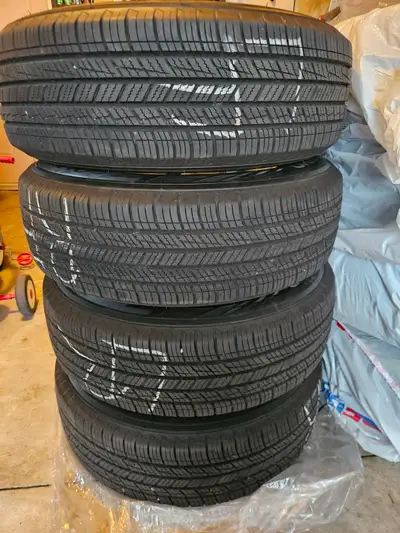 Reliable Kumho Solus TA51a tires are size 215/65 R16. Set is mounted on genuine 5-spoke Mazda silver...