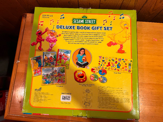 *NEW* Elmo deluxe book gift set in Toys & Games in St. Catharines - Image 2