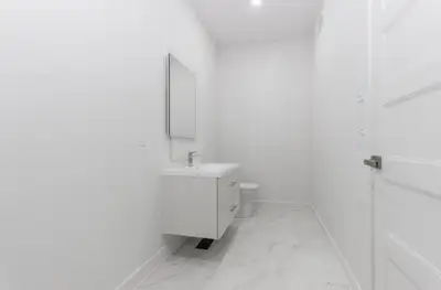 Condo 3 Beds 2 Baths