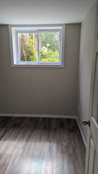 2 bedroom bright lower split level unit all inclusive. Located near center of Bracebridge. Quiet, up...