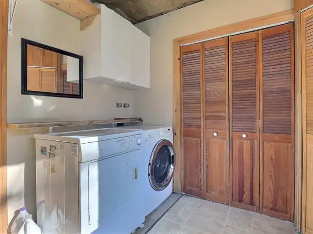 Chalet bord de l’eau / Waterfront for Rent – Lac Lovering, Magog in Quebec in Canada - Image 11