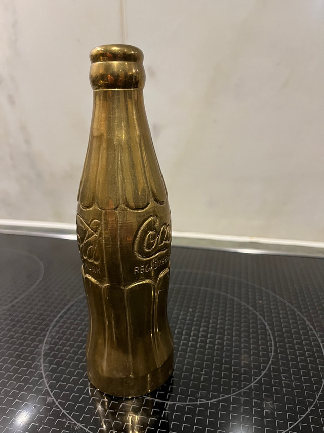 Bouteille Coca Cola en laiton  dans Art et objets de collection  à Ville de Montréal - Image 2