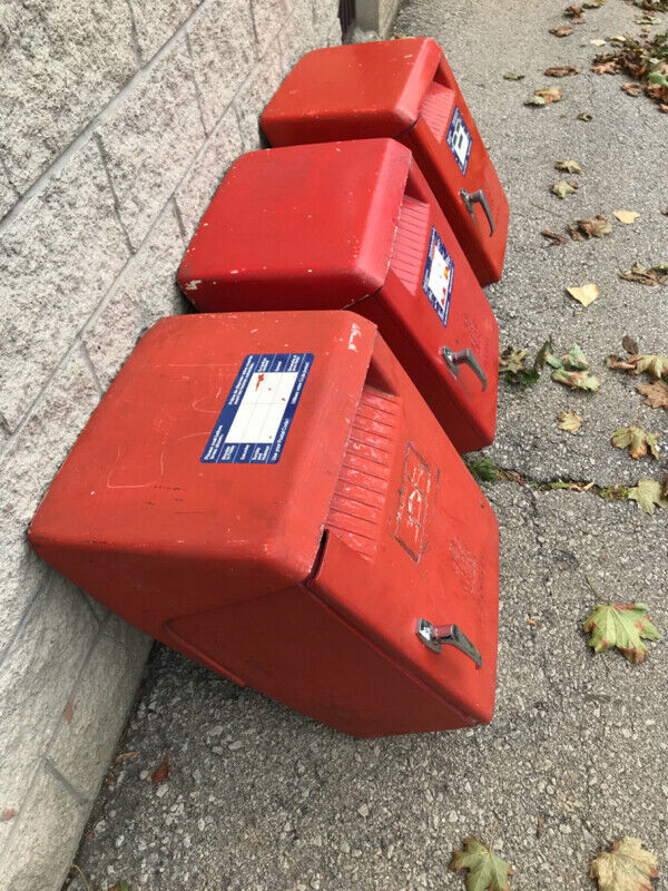 3 VINTAGE 1960s CANADA POST MAIL BOXES EMBOSSED CREST -$259 EACH in Arts & Collectibles in Mississauga / Peel Region - Image 4