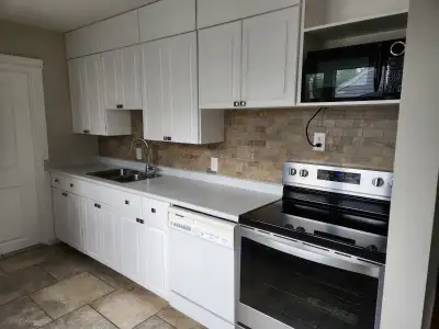 2 BEDROOM MAINFLOOR HOUSE UTILITIES INCLUDED