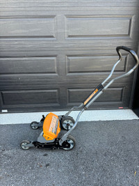 Fiskars manual lawn mower - tondeuse 