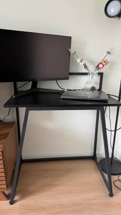 Petit bureau, View more