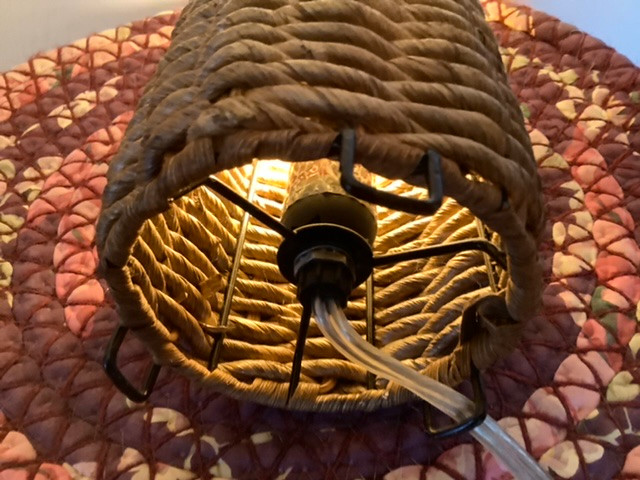 Adorable Vintage Brown Wicker/Rattan Side Table/Accent Light in Arts & Collectibles in Belleville - Image 3