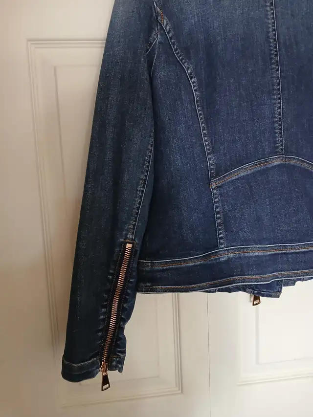ASHLEY GRAHAM X MARINA RINALDI Gold Zip Denim Jacket, Size s/m in Women's - Tops & Outerwear in City of Toronto - Image 9