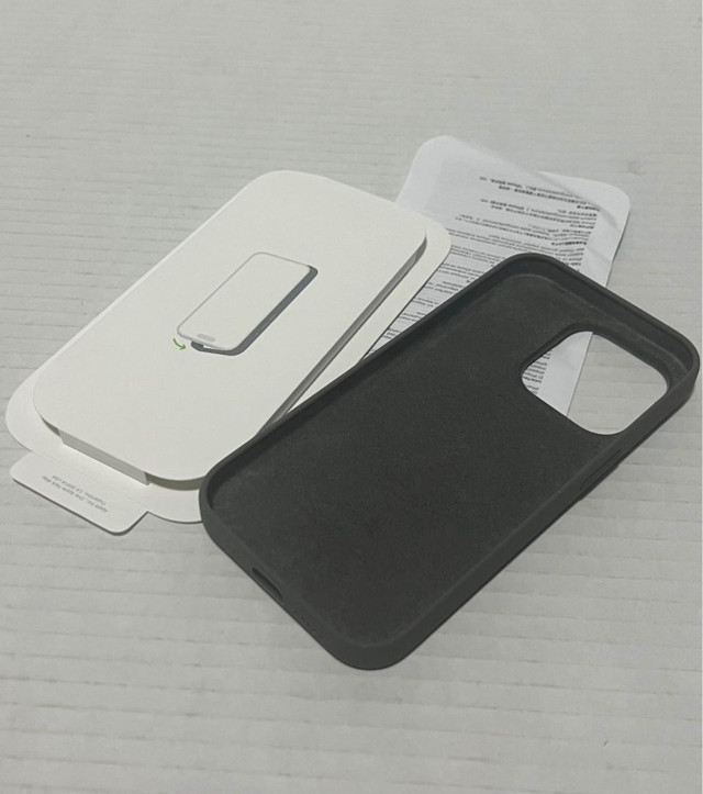 NEW Apple iPhone 15 Pro Silicone Case with MagSafe - Clay in Cell Phone Accessories in London - Image 4