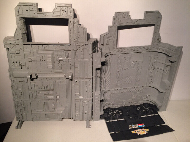 Vintage 1987 Hasbro GI Joe Defiant Space Shuttle Genuine Parts in Arts & Collectibles in Ottawa - Image 2