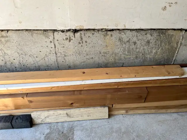 6” Cedar Post Small Sizes in Decks & Fences in Mississauga / Peel Region - Image 3