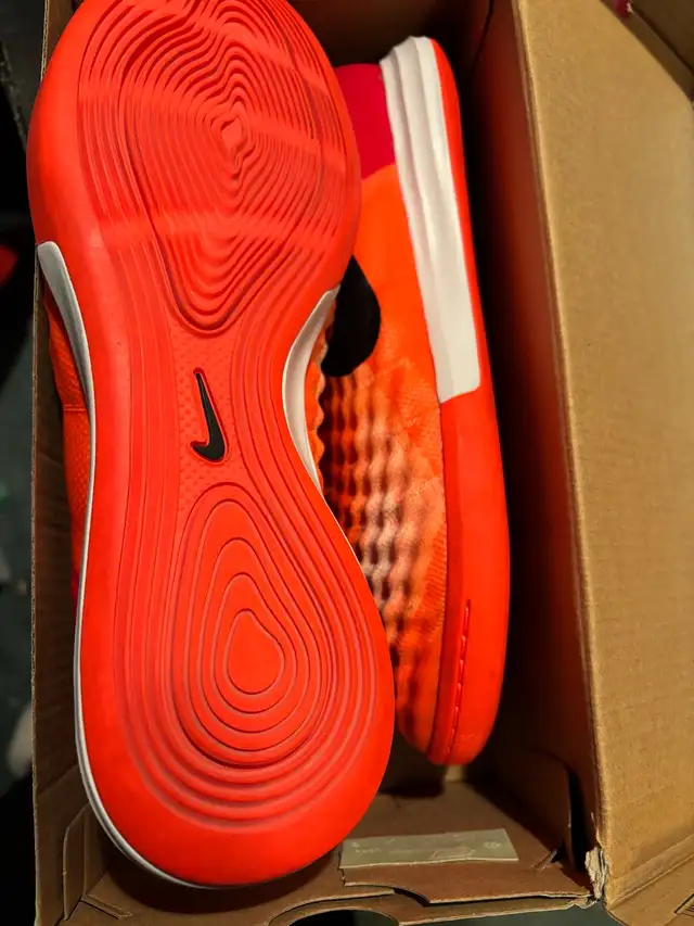 Men’s Nike indoor soccer shoes size 7 s in Men's Shoes in Mississauga / Peel Region - Image 3