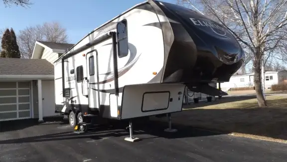 Elkridge E22 Extreme Lite Fifth Wheel in Travel Trailers & Campers in Regina - Image 5