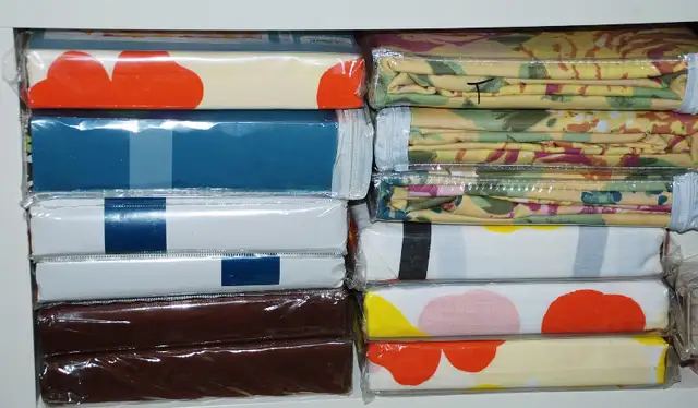 TWIN DUVET COVER SET, ASSORTMENT in Bedding in Brantford - Image 2