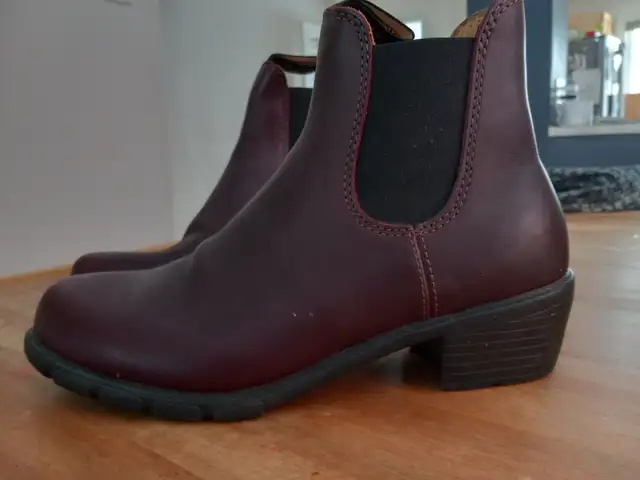 Women's Blundstones - Classic Redwood with heel - size 10 in Women's - Shoes in Ottawa - Image 4