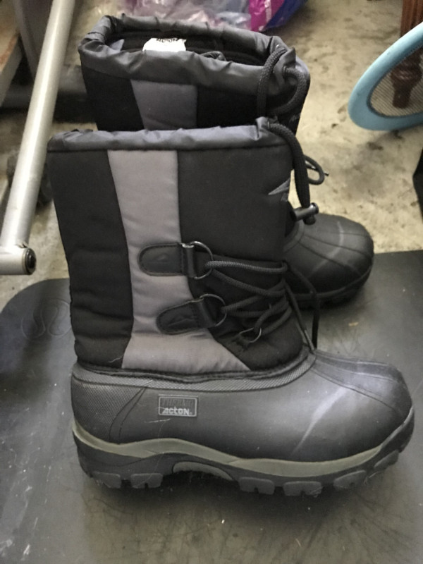 skidoo,bottes, neuves, grandeur 8 homme-9.5 femme, dans Chaussures pour hommes  à Sherbrooke