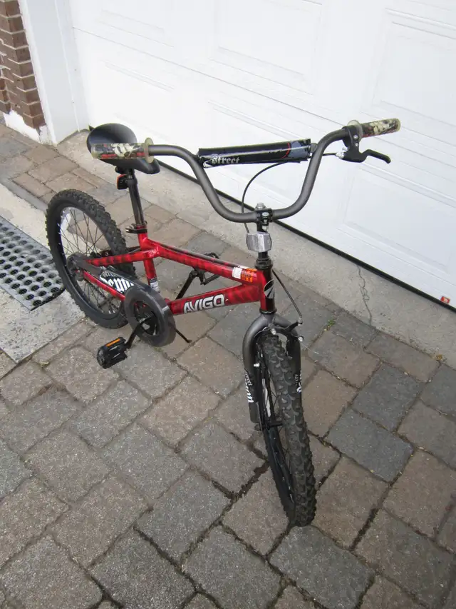 Velo Avigo roues de 20 pouces in Kids in Longueuil / South Shore - Image 3