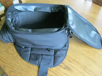 Motorcycle magnetic tank bag, excellent used condition.