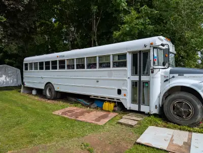 2001 International 3800 DT466E (there's no option for just "International" when listing) Highlights:...