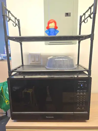 Selling my Panasonic Genius microwave in excellent, clean condition. Works perfectly and is a great...